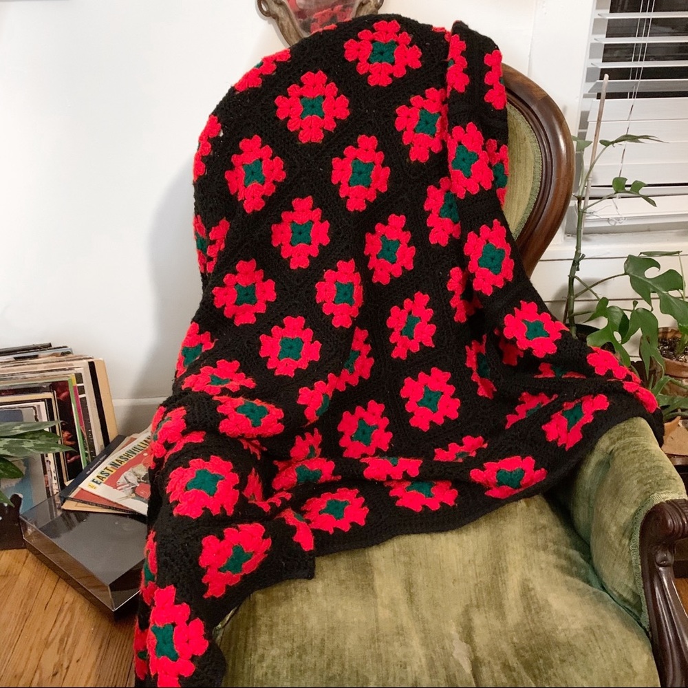 VINTAGE BLACK RED AND GREEN GRANNY SQUARE BLANKET
